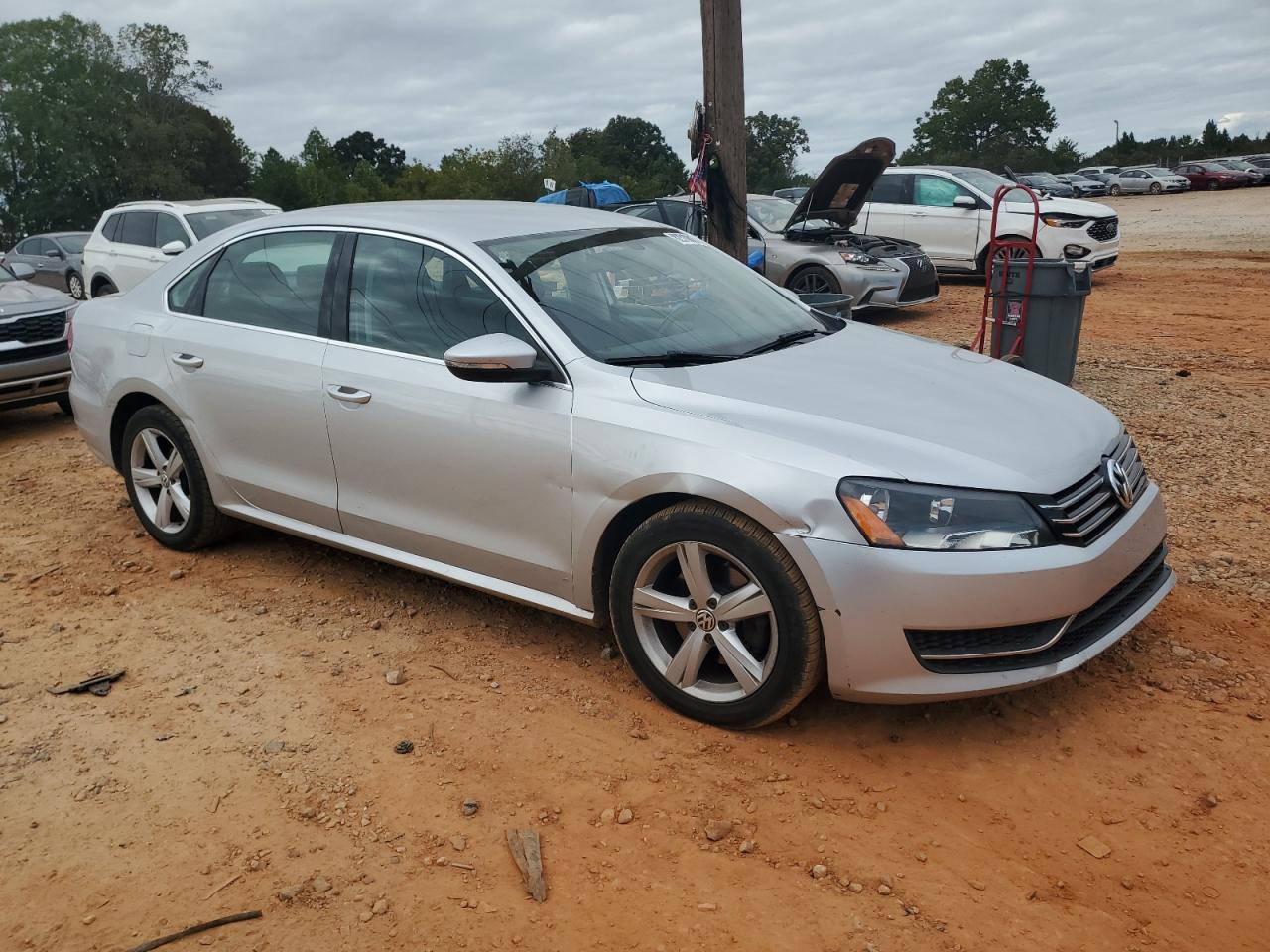 2012 VOLKSWAGEN Passat