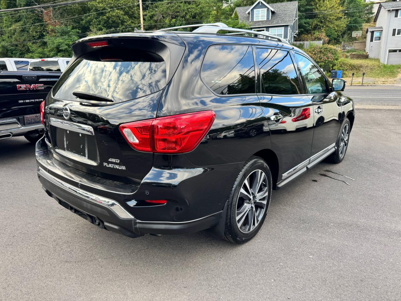 2017 NISSAN PATHFINDER
