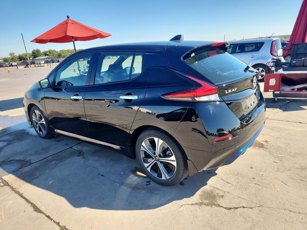 2021 NISSAN LEAF