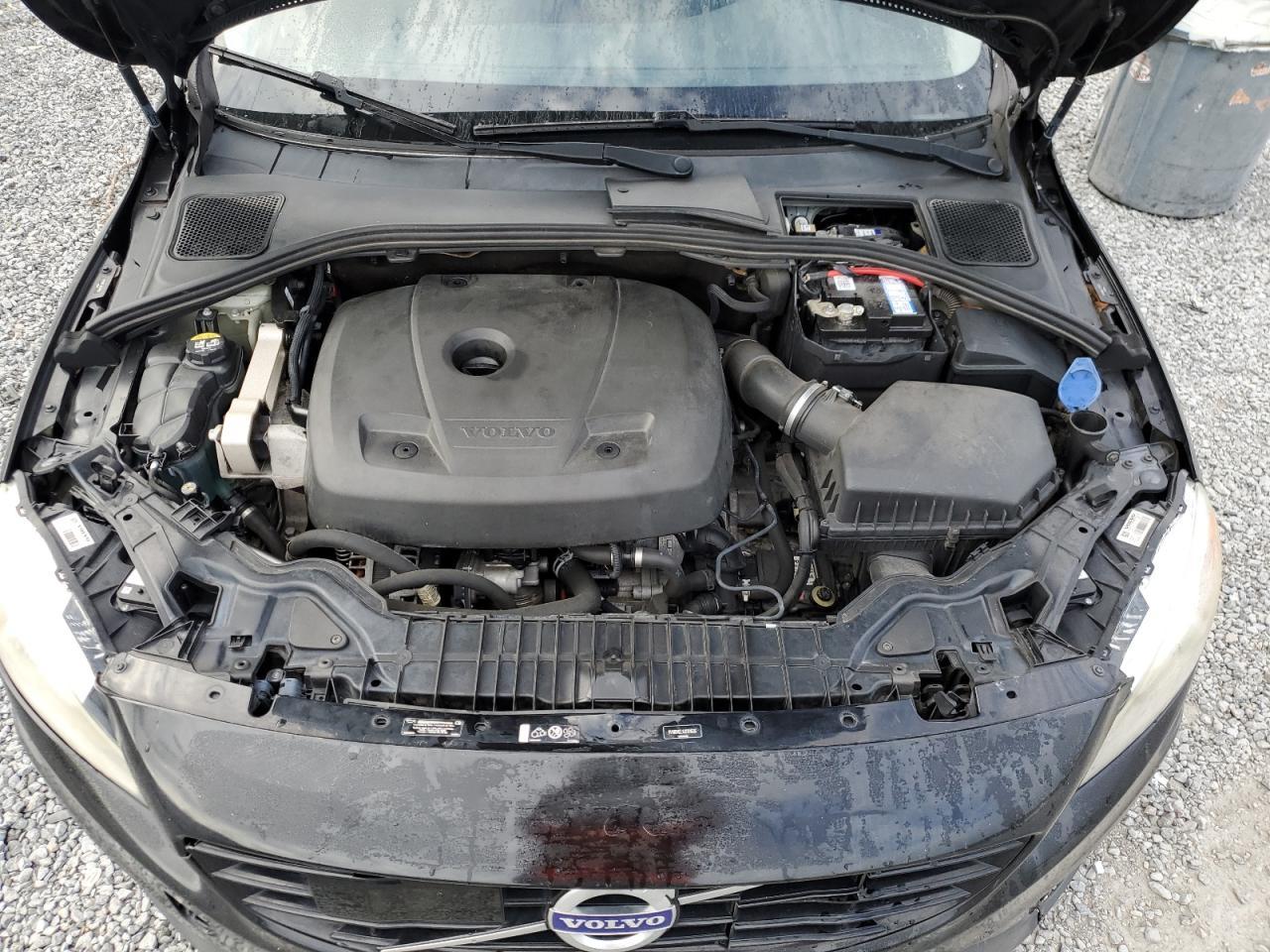 2018 VOLVO V60