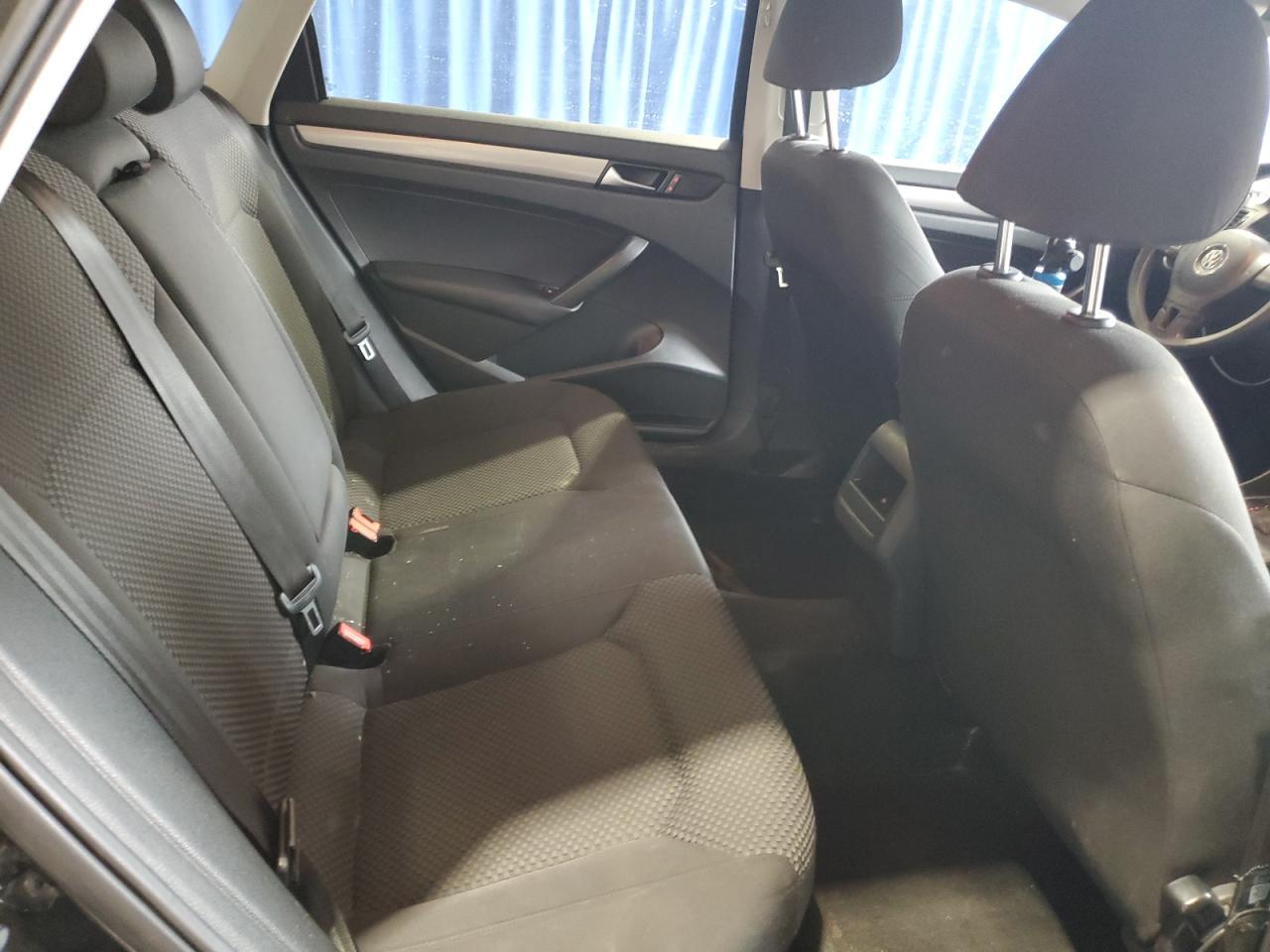 2012 VOLKSWAGEN Passat