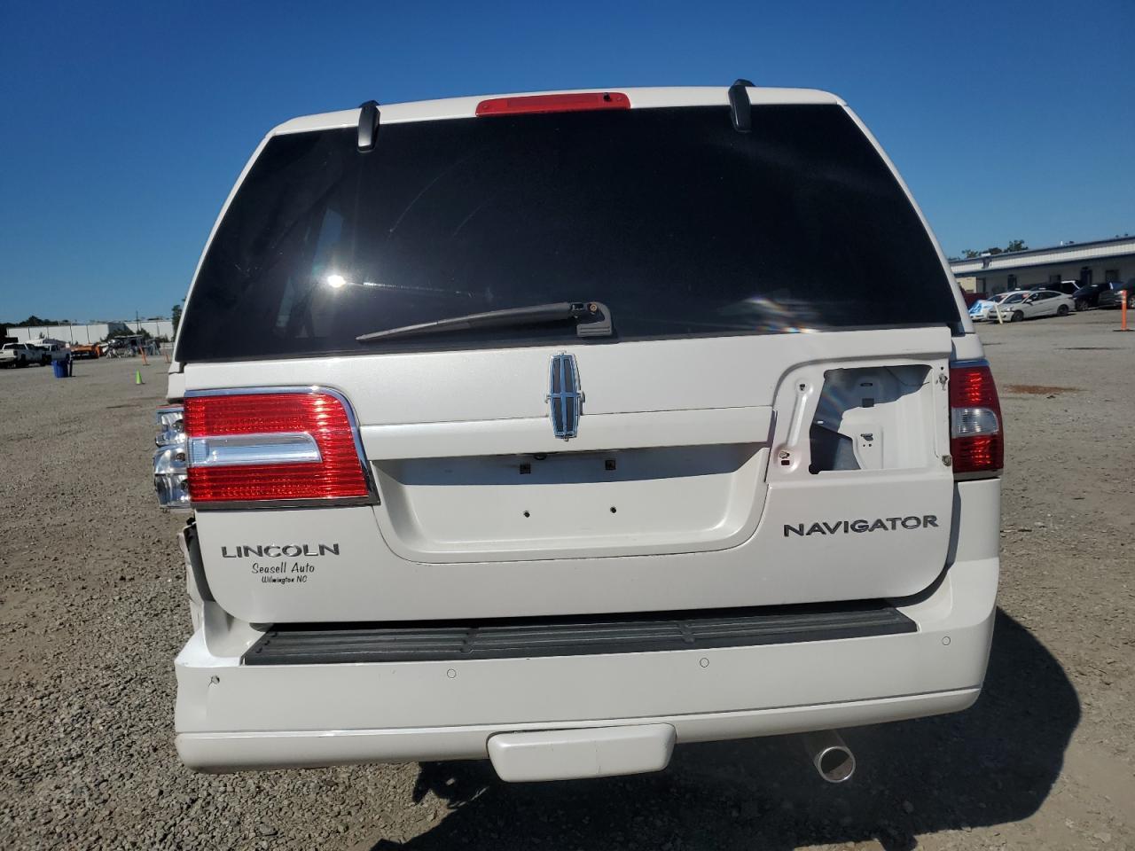 2011 LINCOLN Navigator