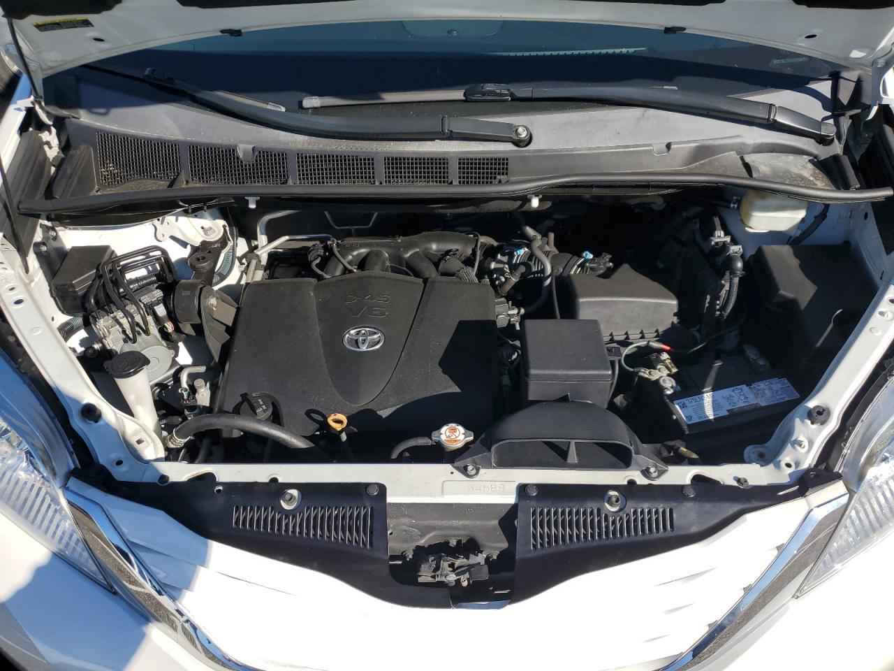 2017 TOYOTA SIENNA