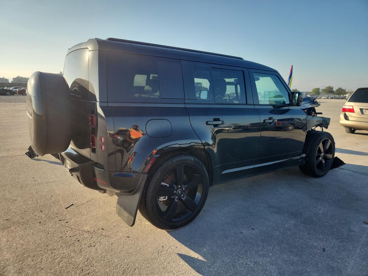 2025 LAND ROVER Defender