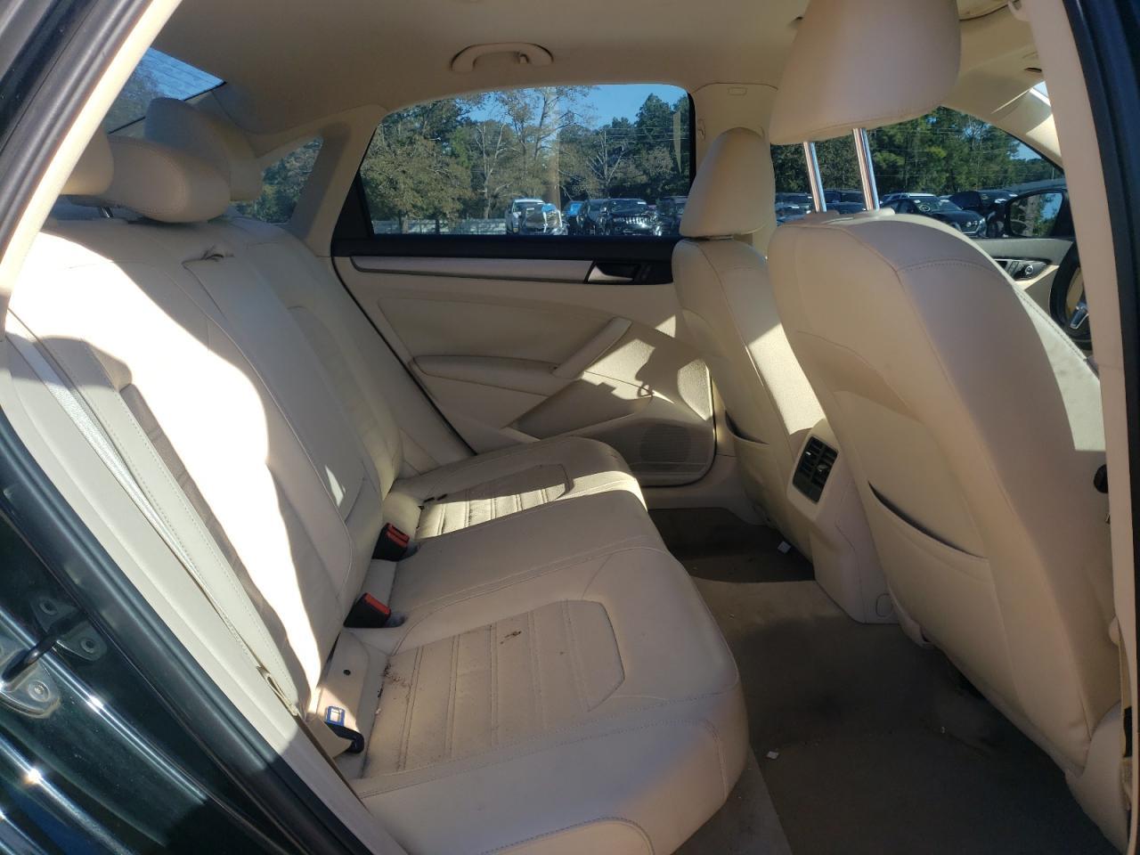 2015 VOLKSWAGEN Passat