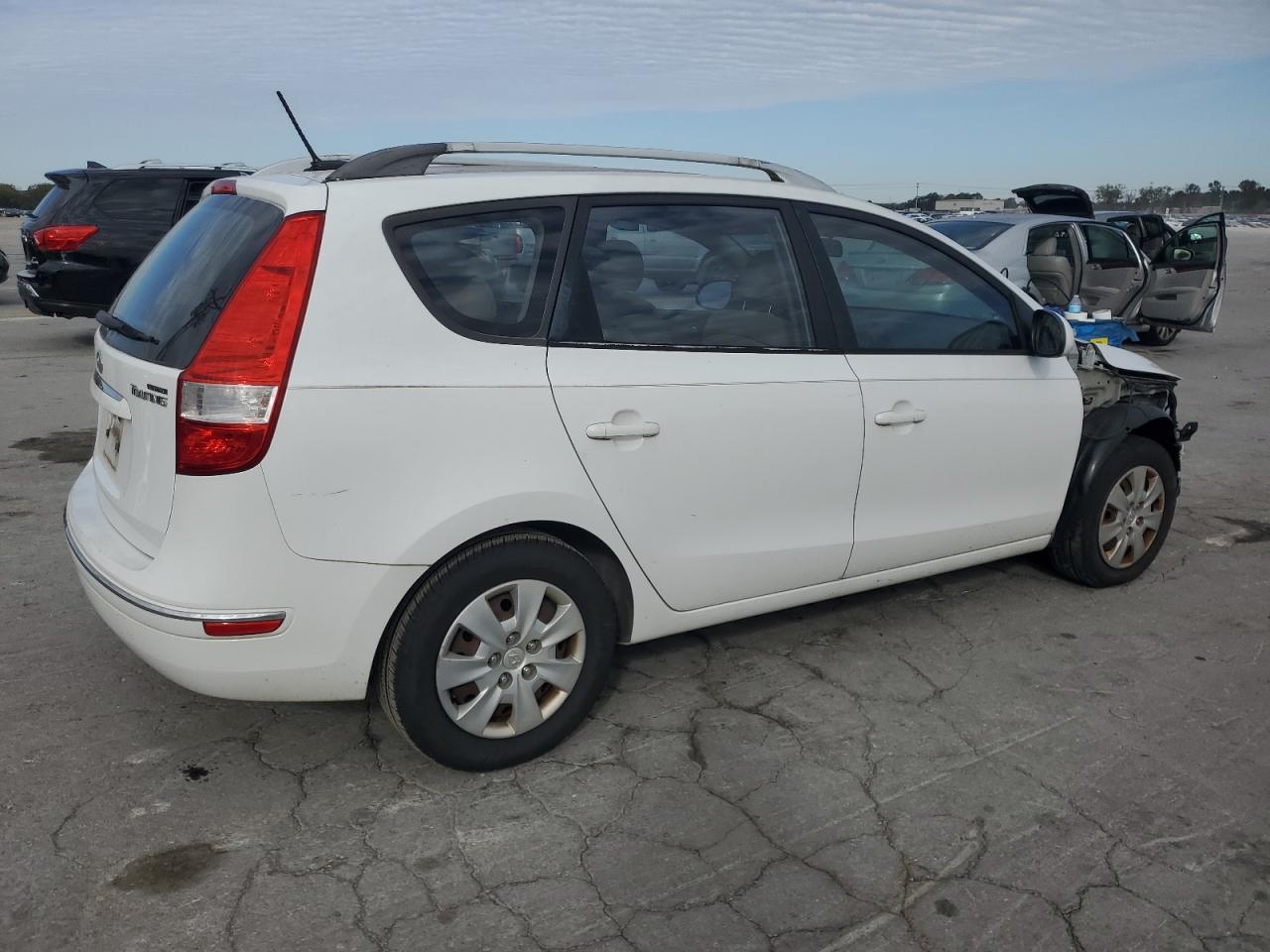 2011 HYUNDAI ELANTRA