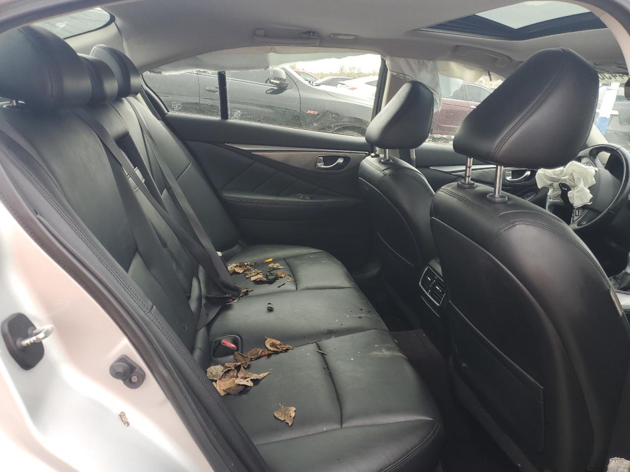 2015 INFINITI Q50