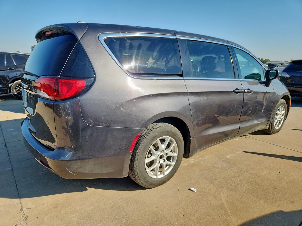 2022 CHRYSLER Voyager
