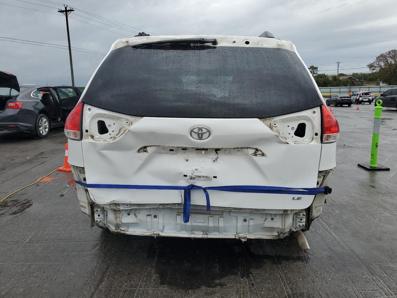 2013 TOYOTA SIENNA