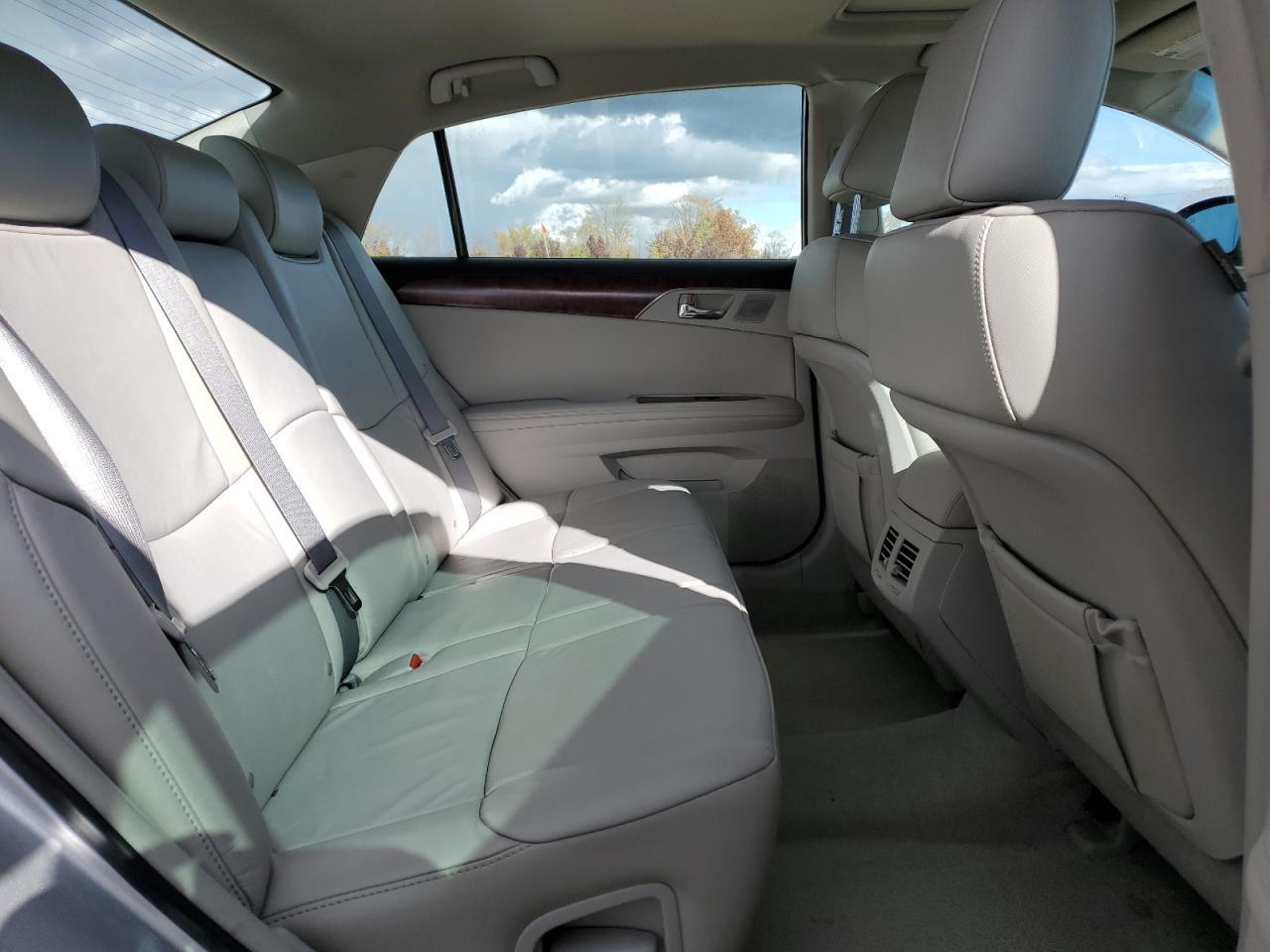 2011 TOYOTA Avalon