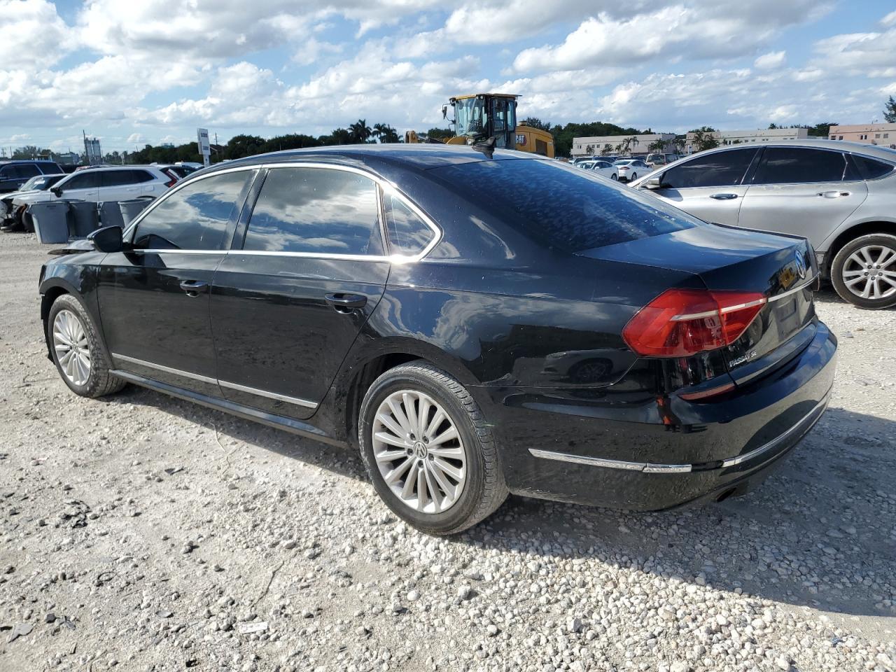 2016 VOLKSWAGEN Passat