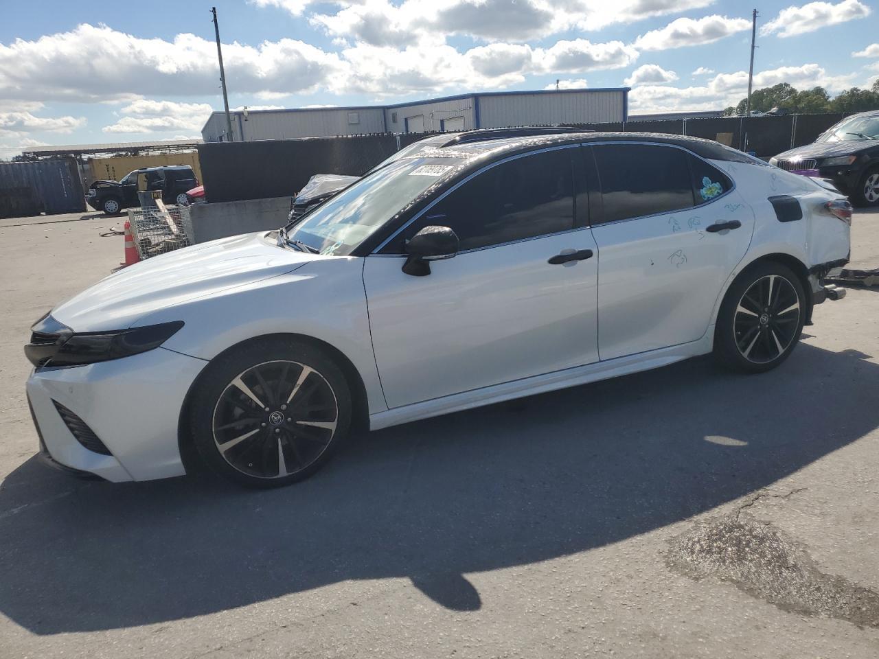 2018 TOYOTA CAMRY