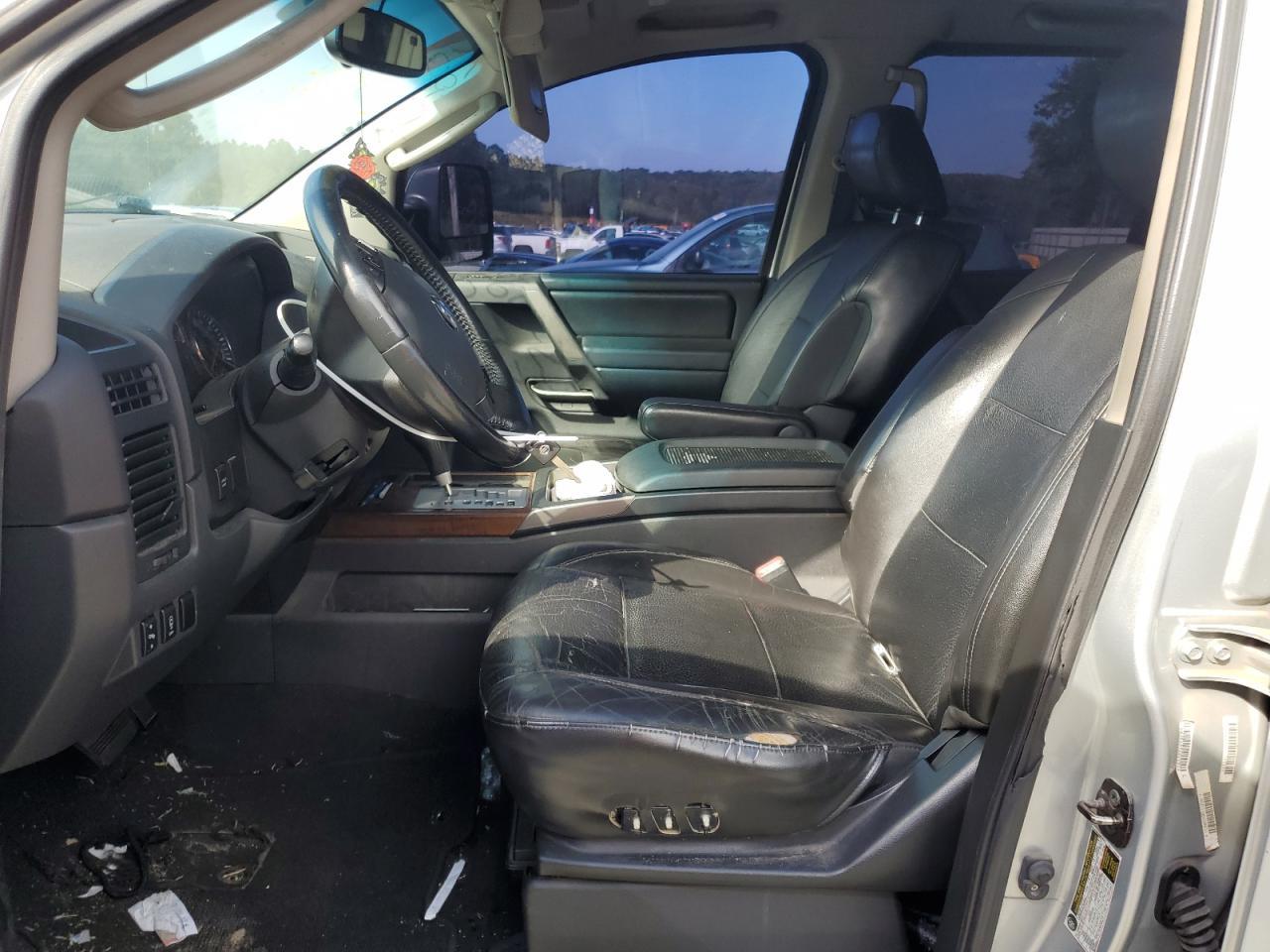 2011 NISSAN Titan