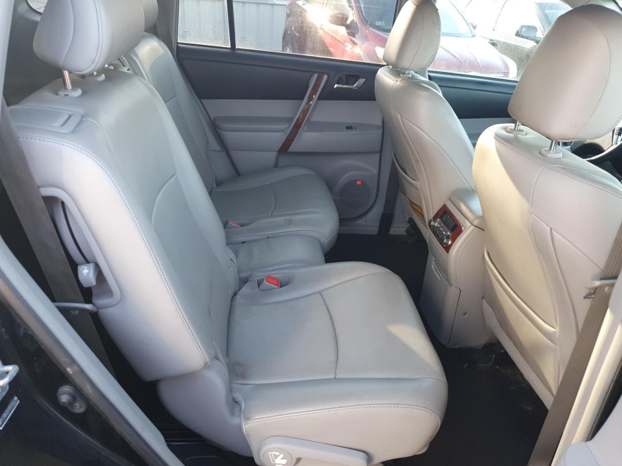 2013 TOYOTA HIGHLANDER