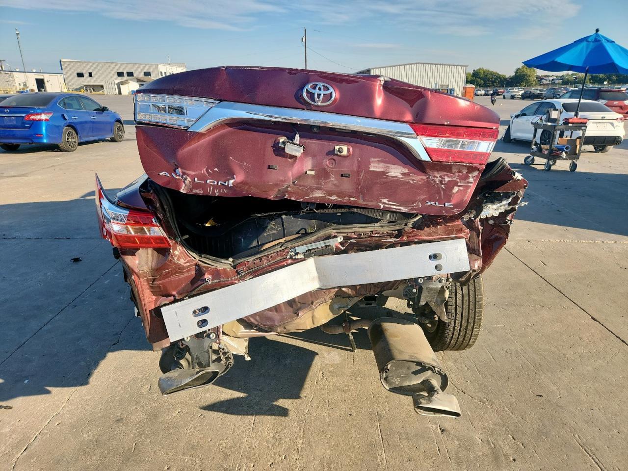 2013 TOYOTA Avalon