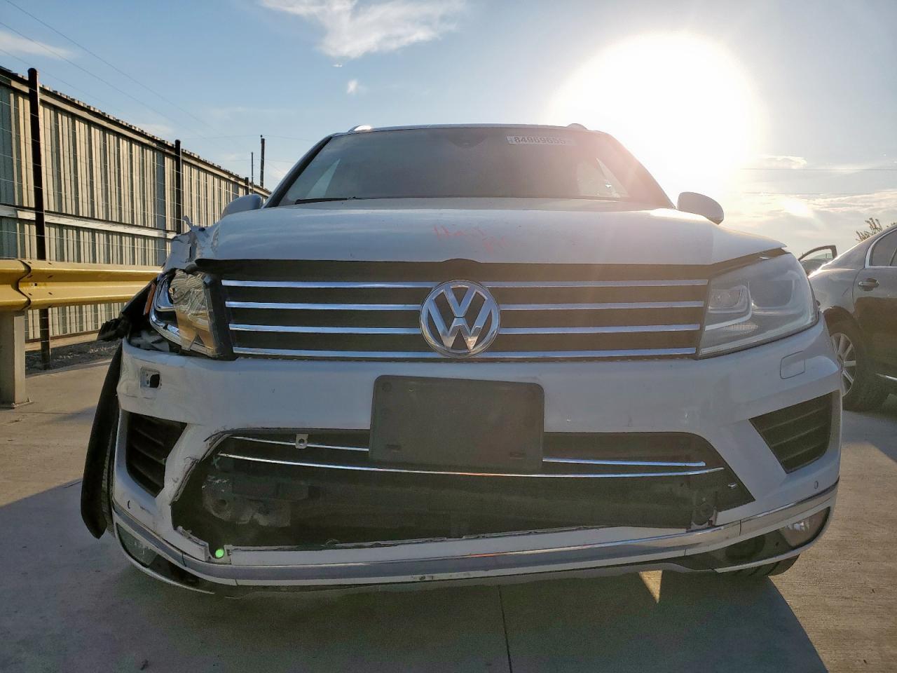 2016 VOLKSWAGEN Touareg
