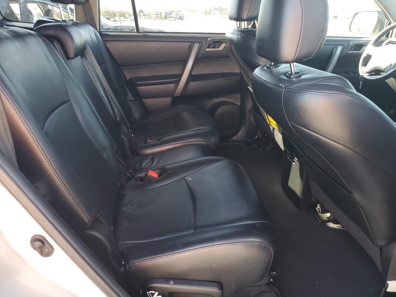 2010 TOYOTA HIGHLANDER
