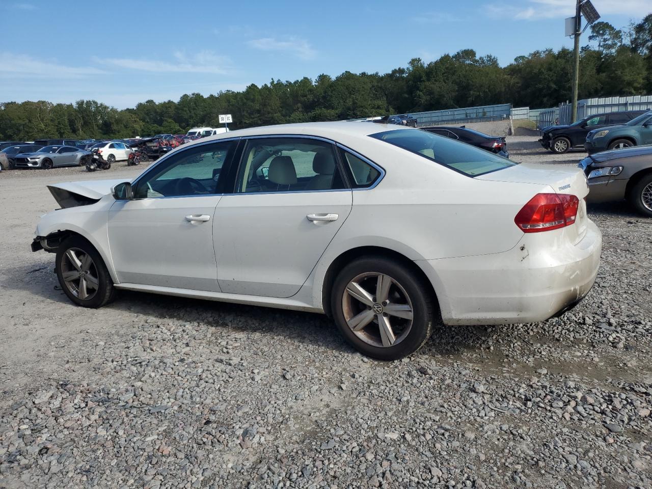 2014 VOLKSWAGEN Passat