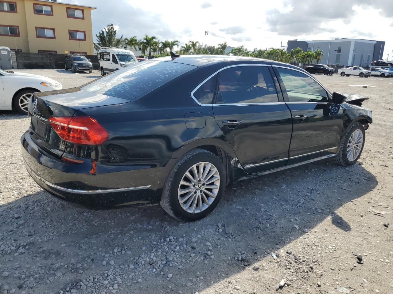 2016 VOLKSWAGEN Passat