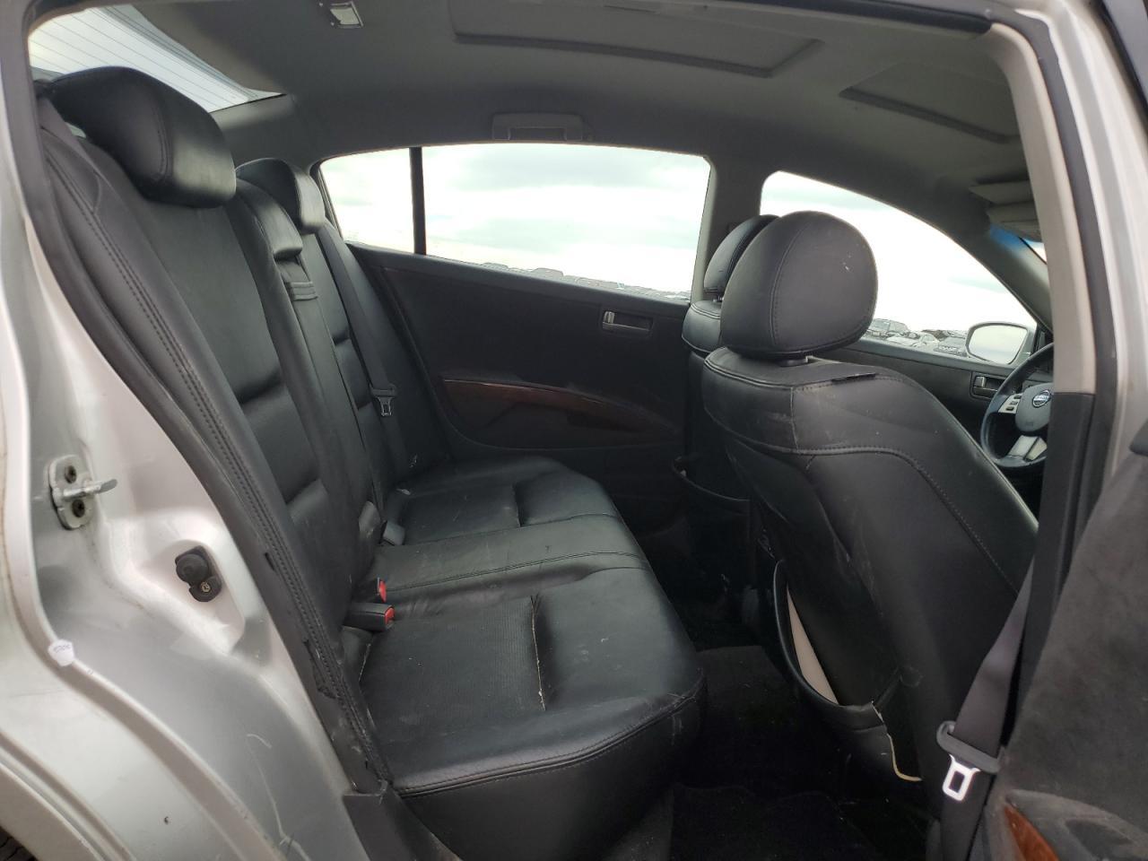 2004 NISSAN Maxima