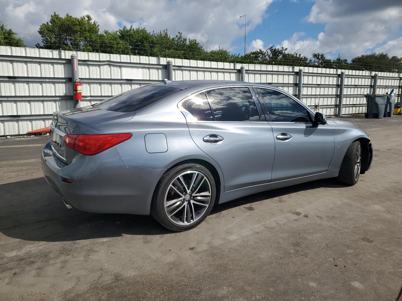 2015 INFINITI Q50