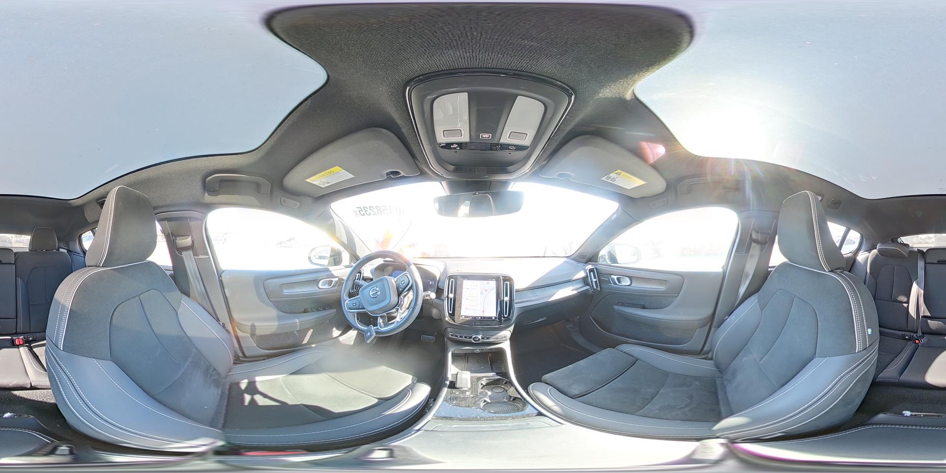 2023 VOLVO C40