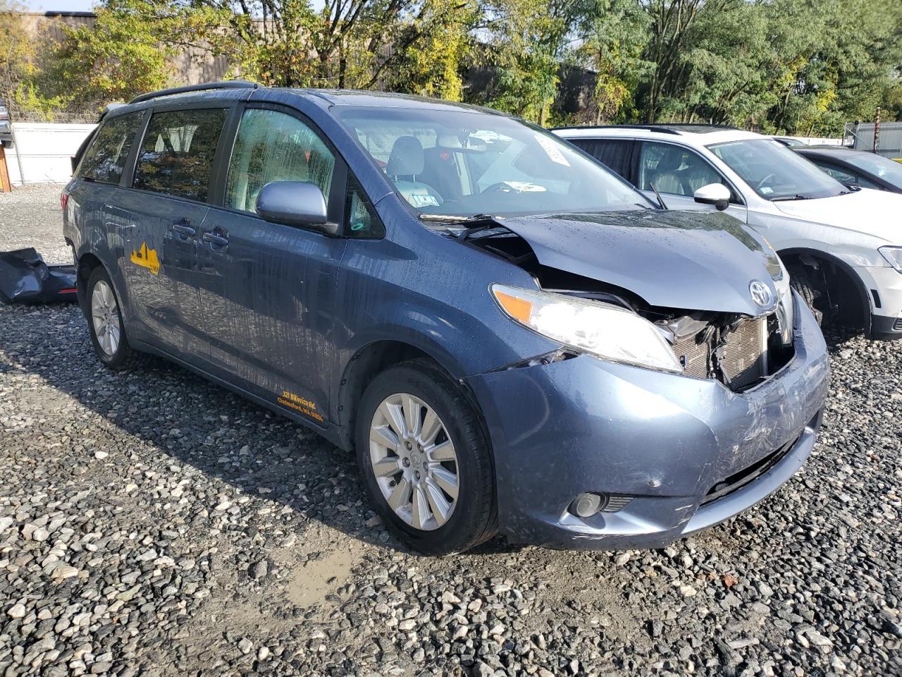 2015 TOYOTA SIENNA
