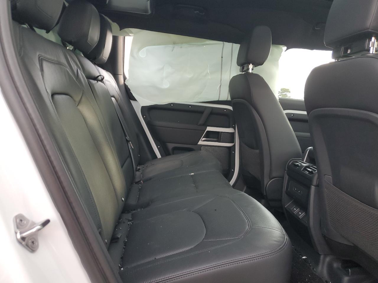 2024 LAND ROVER Defender
