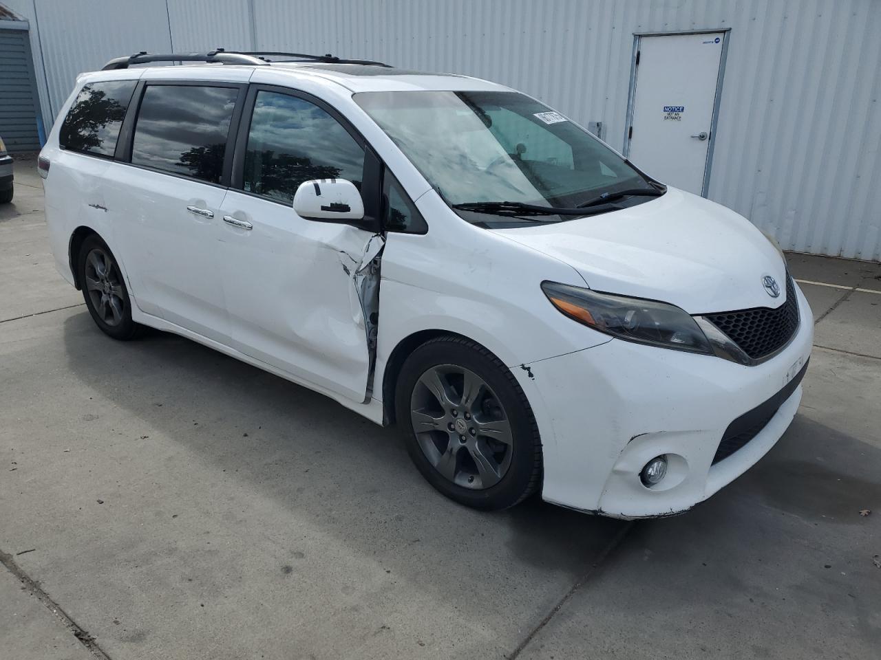 2015 TOYOTA SIENNA
