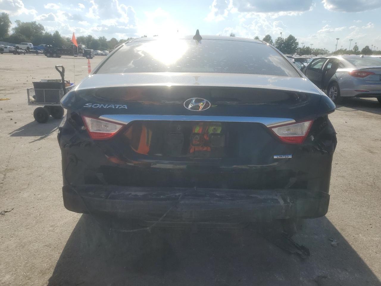 2011 HYUNDAI SONATA