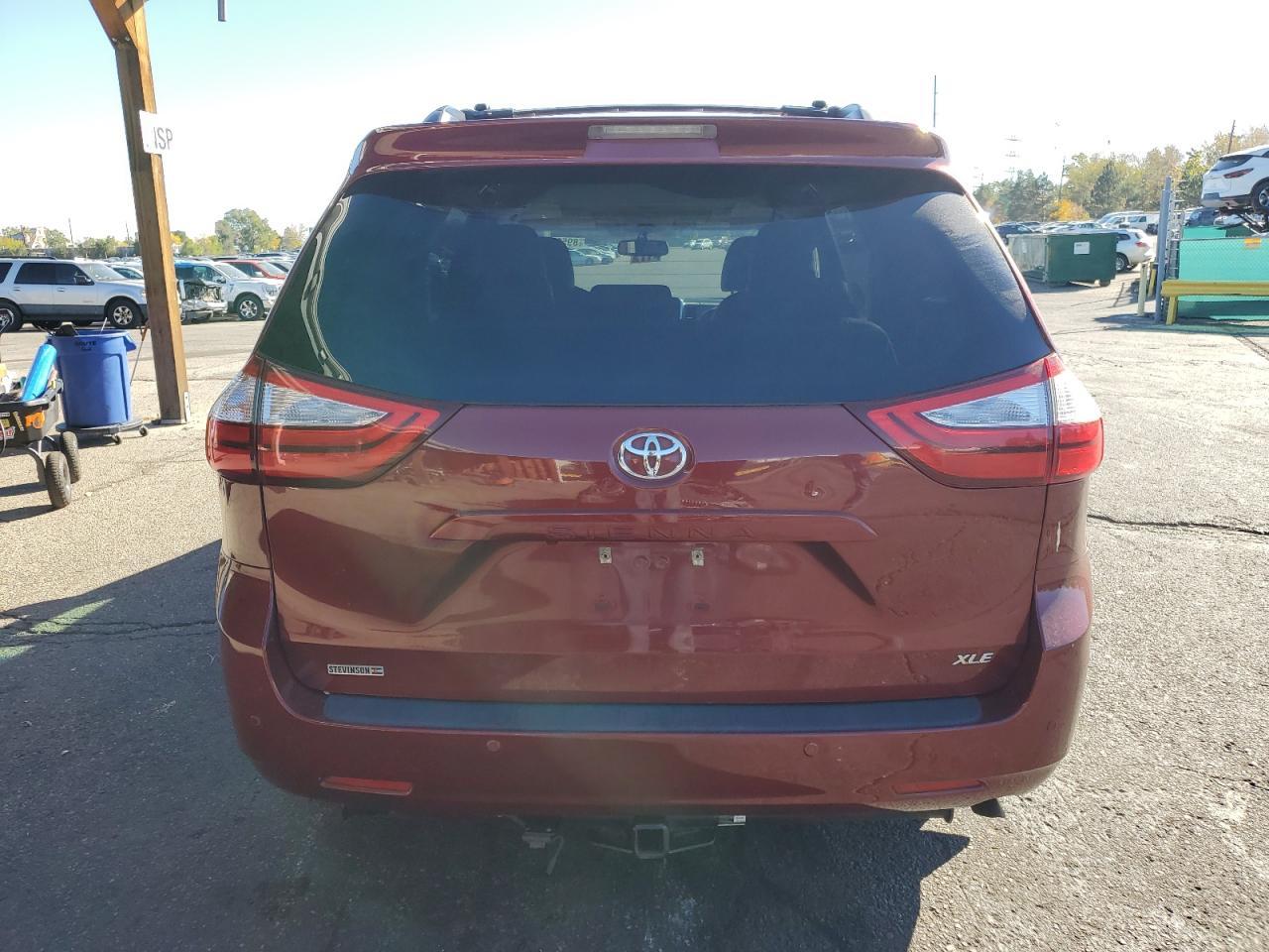 2015 TOYOTA SIENNA