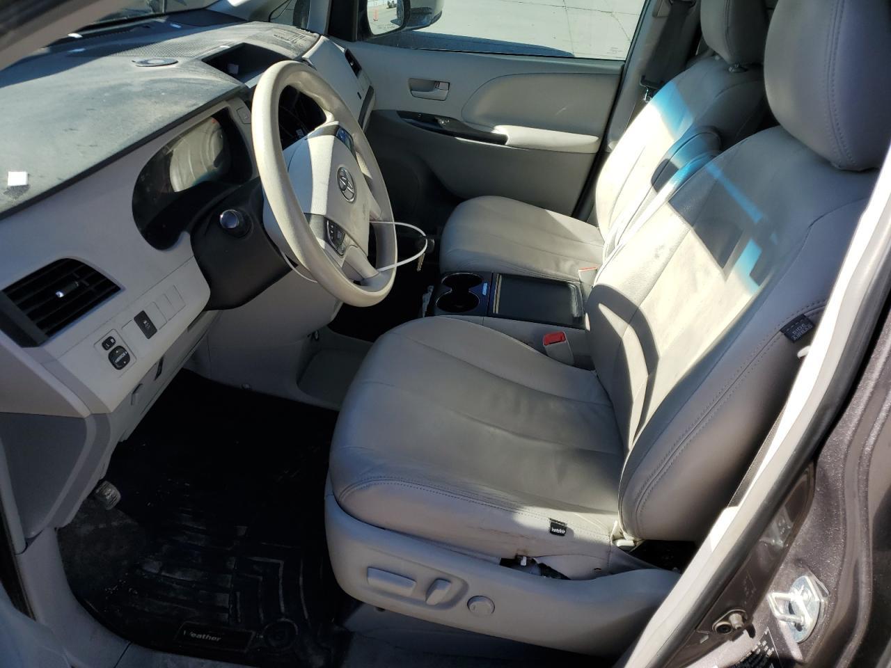 2014 TOYOTA SIENNA