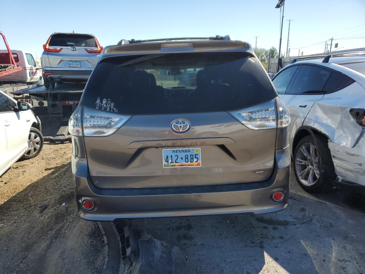 2011 TOYOTA SIENNA