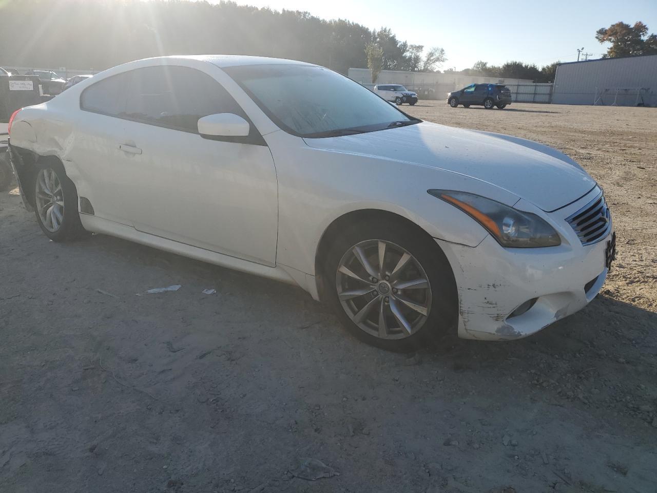 2011 INFINITI G37