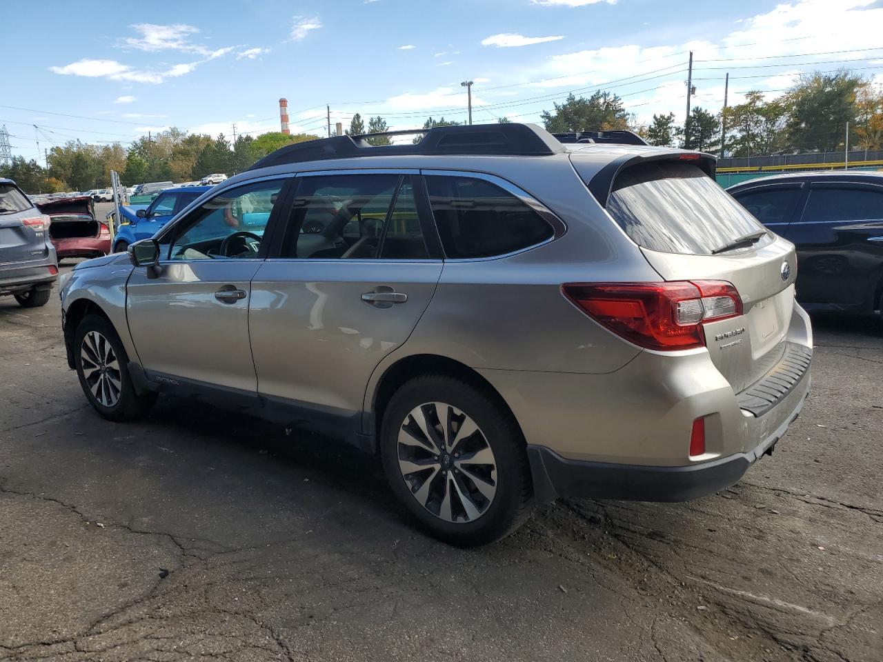 2015 SUBARU Outback
