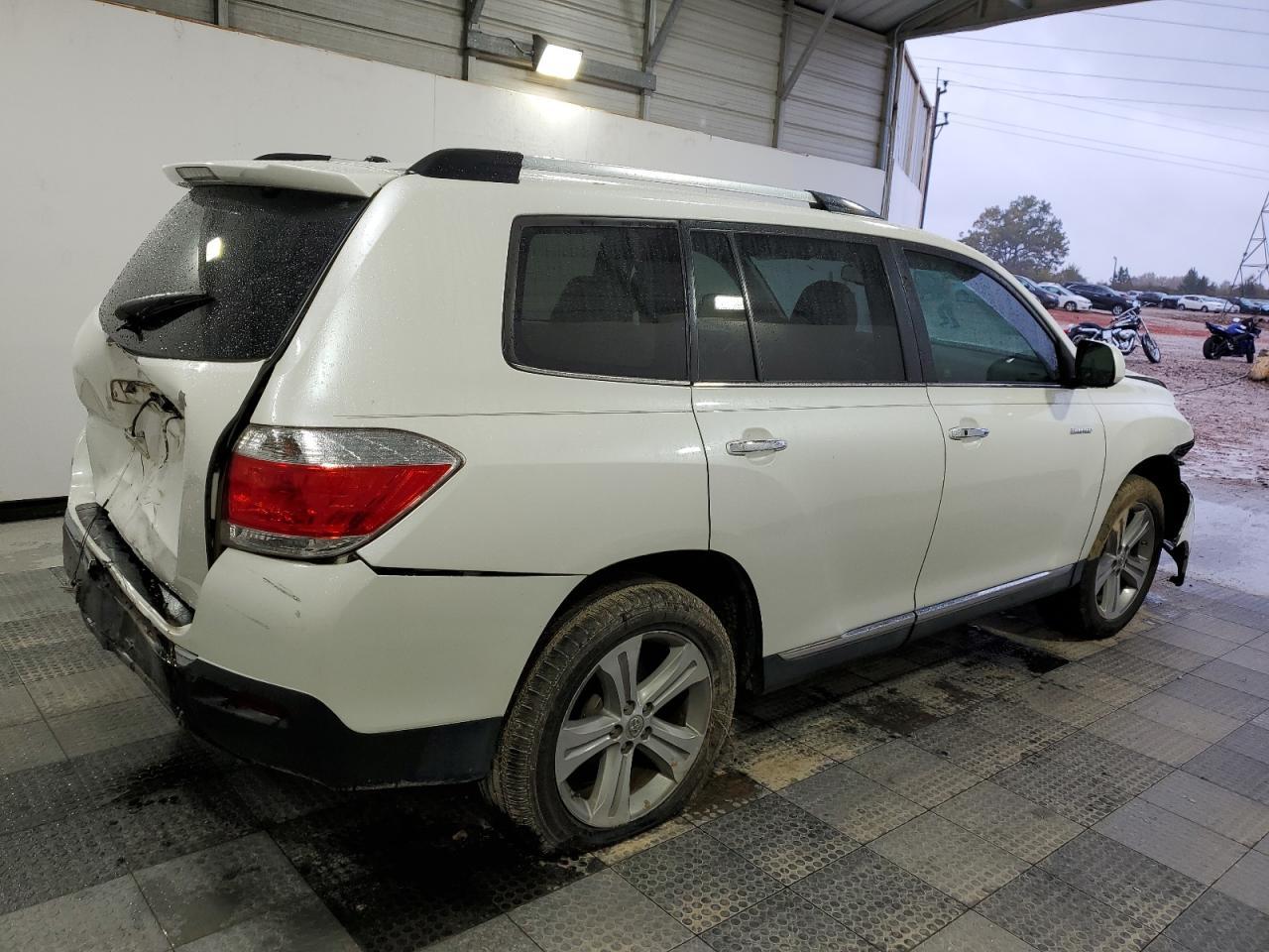 2013 TOYOTA HIGHLANDER