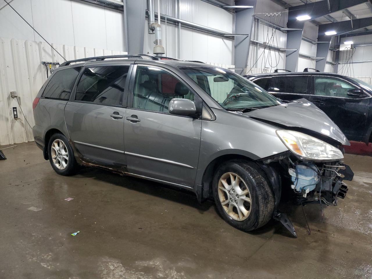 2005 TOYOTA SIENNA