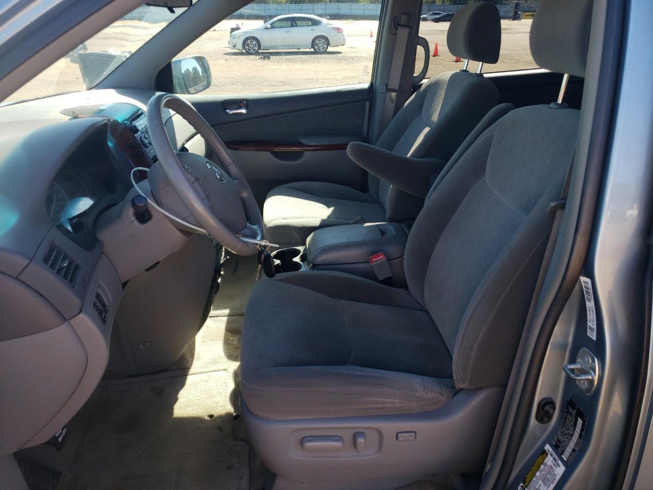 2005 TOYOTA SIENNA