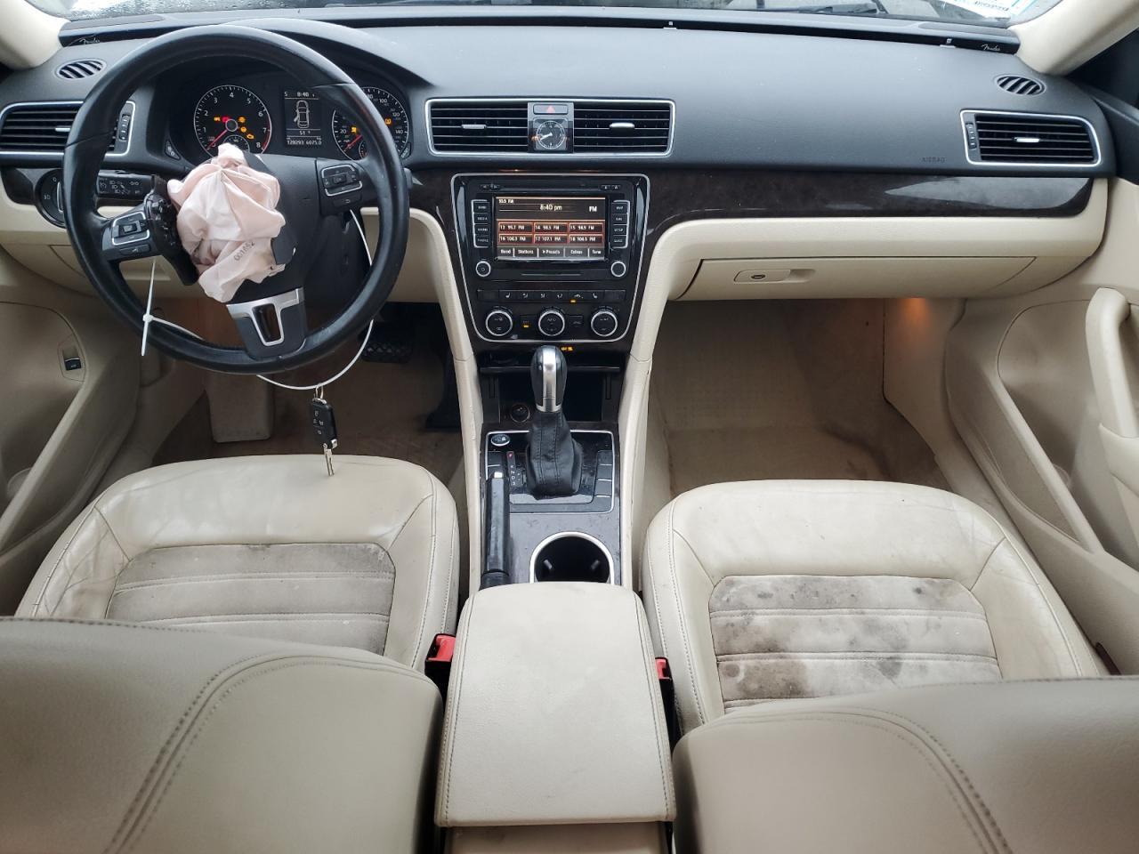 2014 VOLKSWAGEN Passat