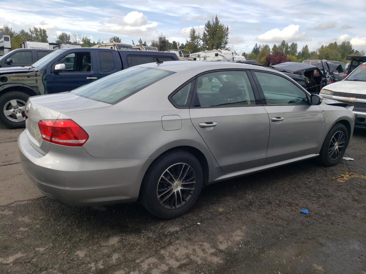 2012 VOLKSWAGEN Passat