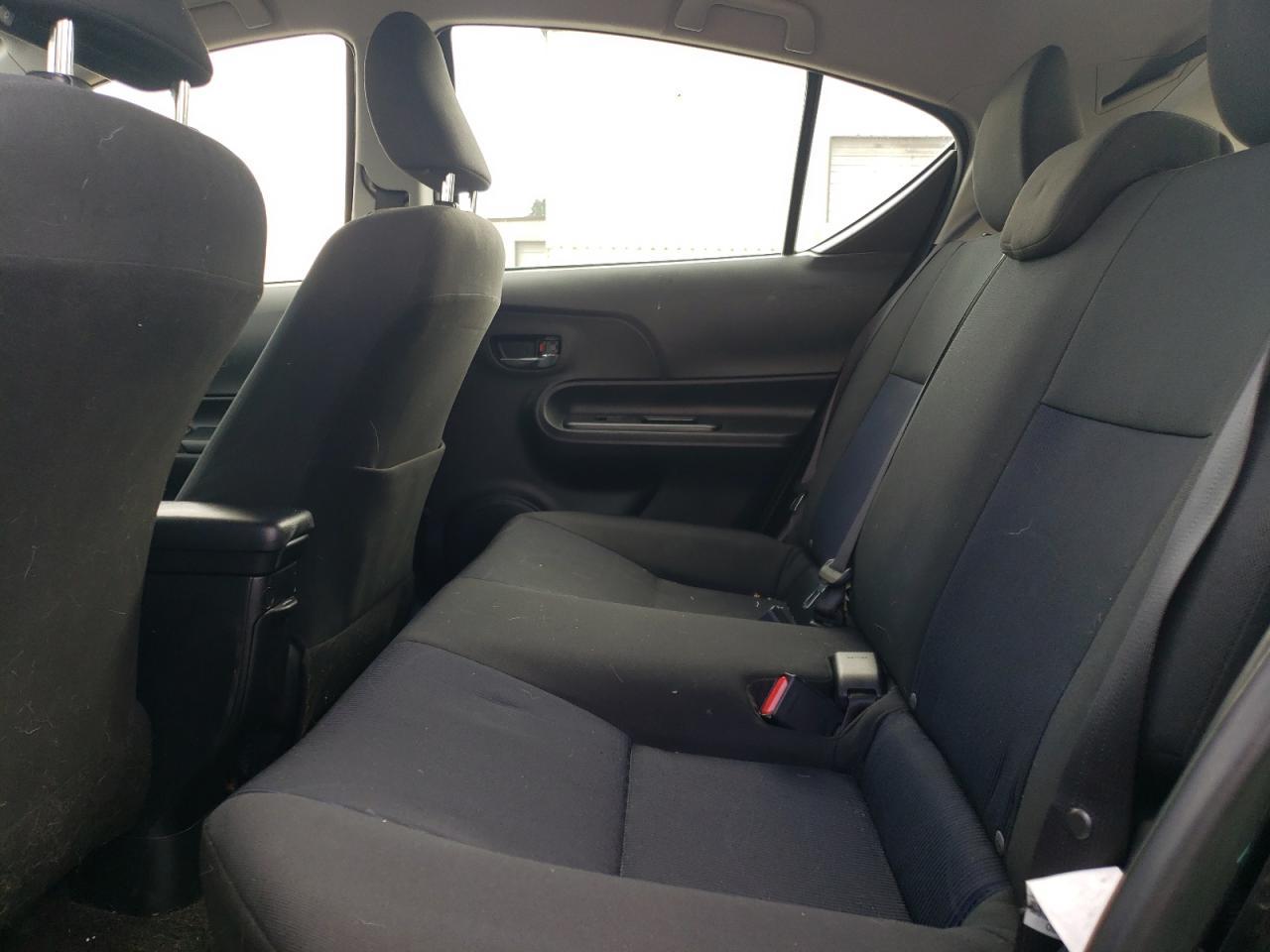 2016 TOYOTA Prius c