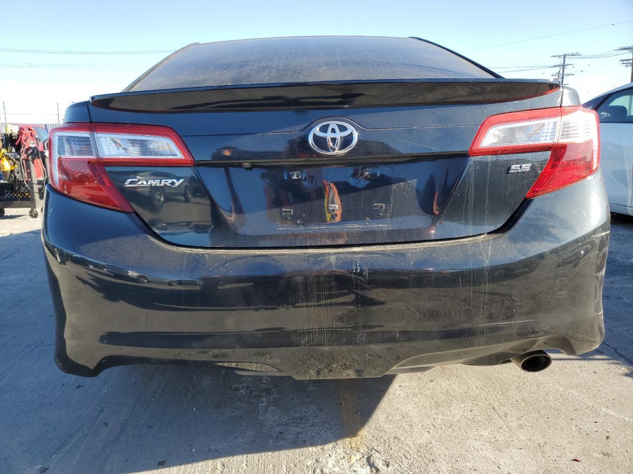 2014 TOYOTA CAMRY