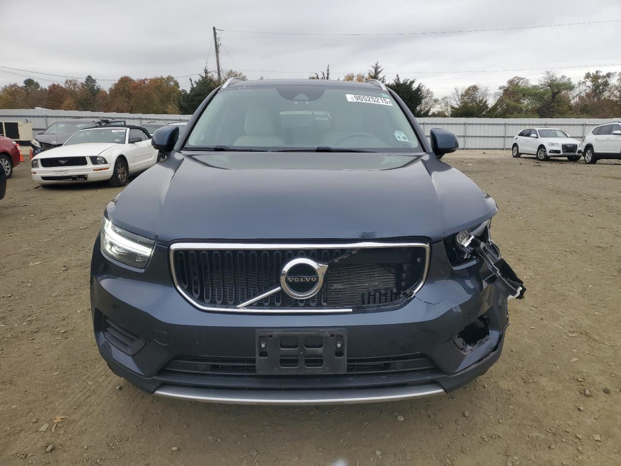 2022 VOLVO XC40