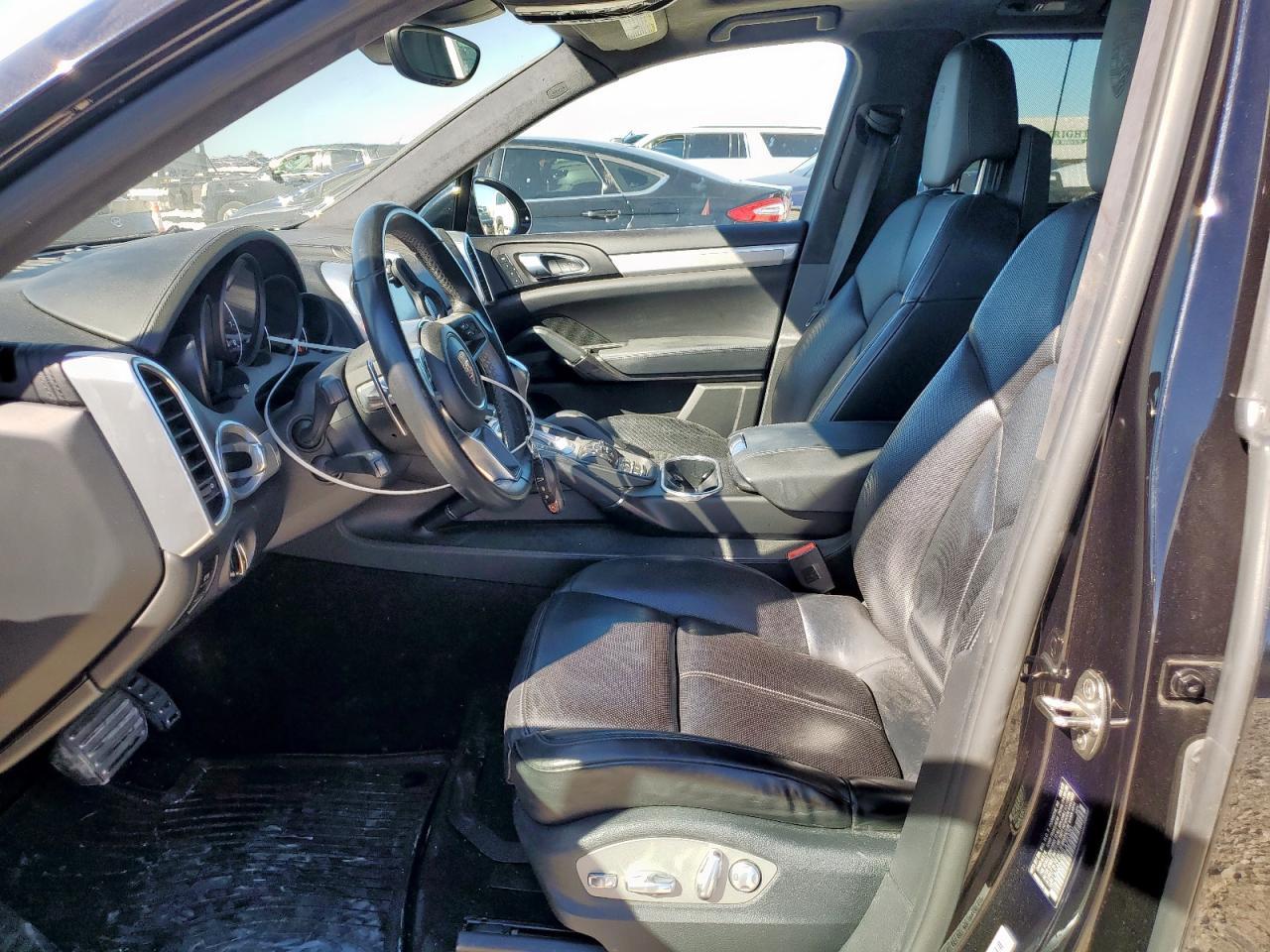 2016 PORSCHE CAYENNE
