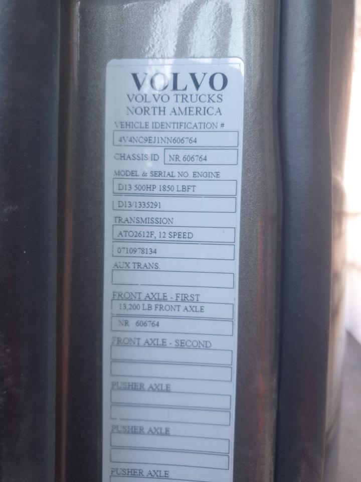 2022 VOLVO VNL