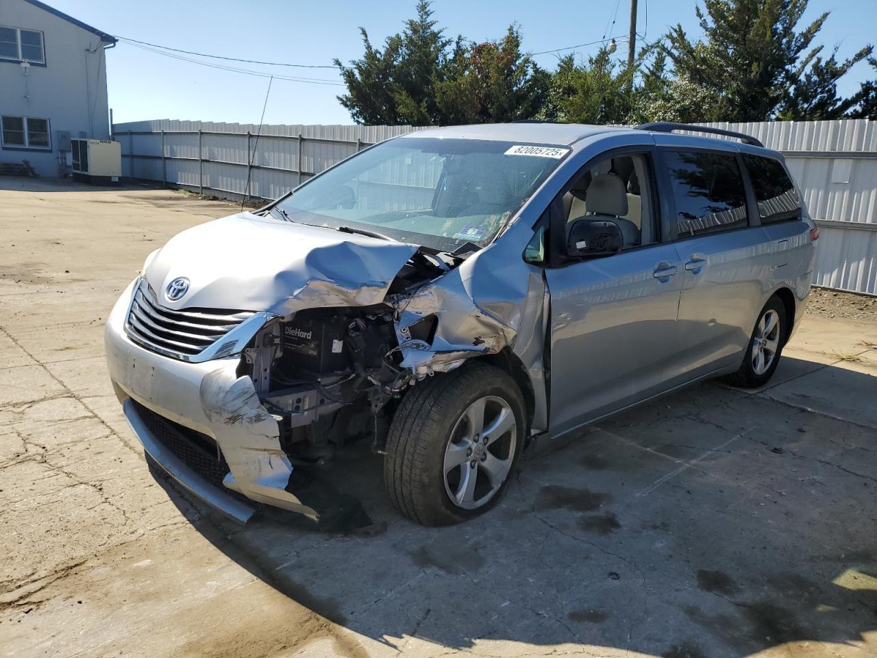 2012 TOYOTA SIENNA
