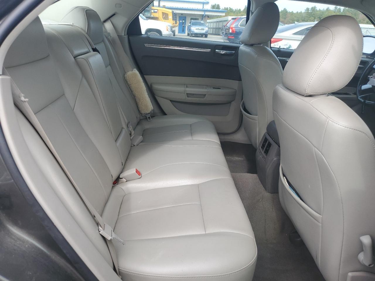 2010 CHRYSLER 300