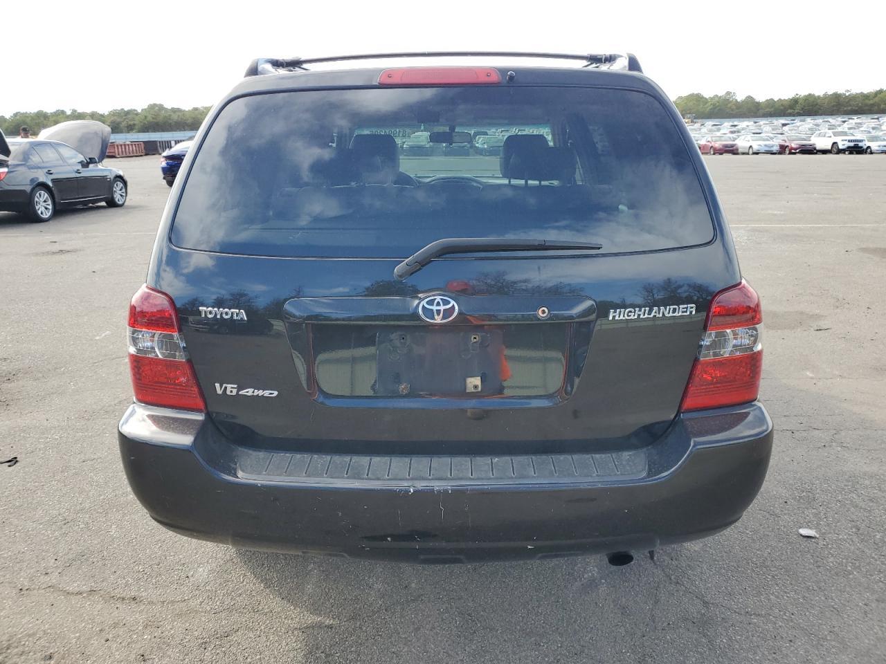 2004 TOYOTA HIGHLANDER