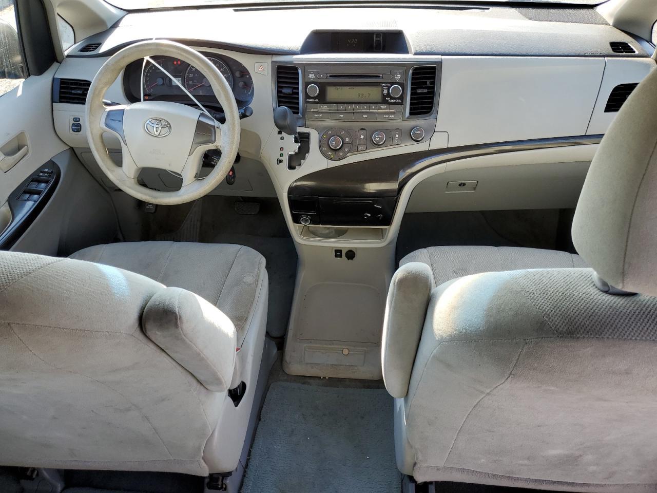 2012 TOYOTA SIENNA