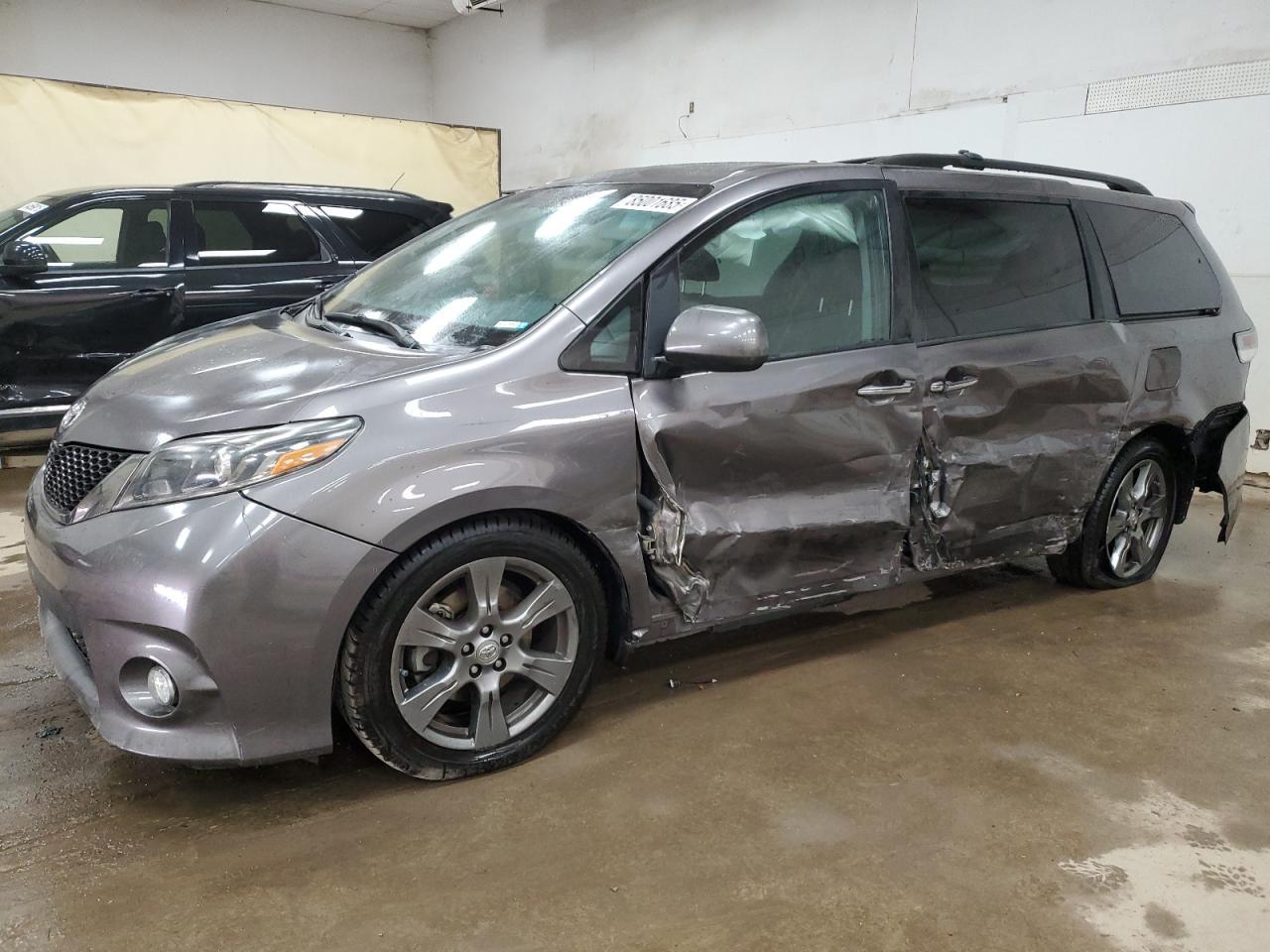 2017 TOYOTA SIENNA